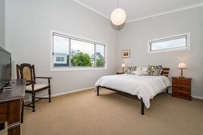 3 bedrooms, bed sheets