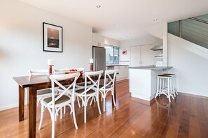 Dining - Inverloch Coastal Retreat near Town Center (Inverloch)