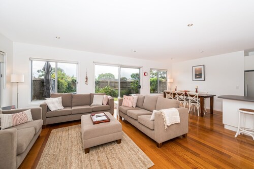 Inverloch Coastal Retreat near Town Center