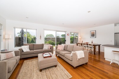 Inverloch Coastal Retreat near Town Center