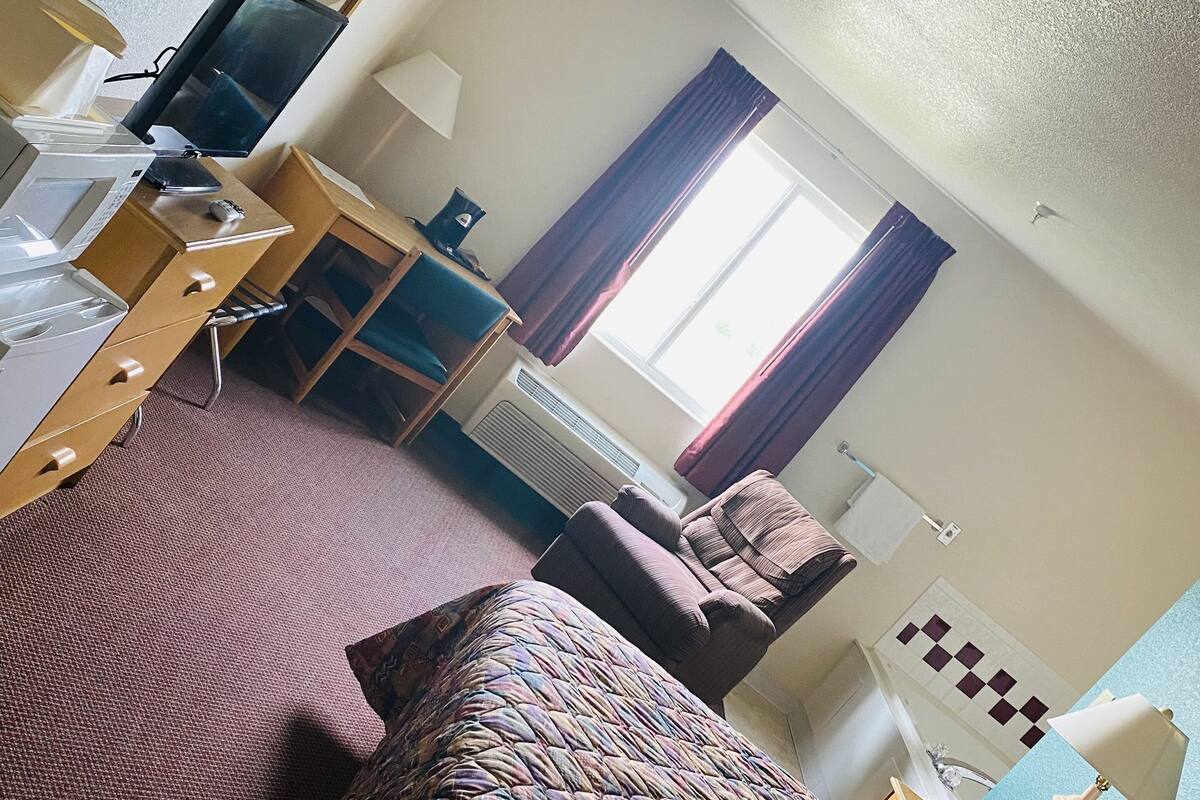 room, 1 king bed | 1 bedroom, iron/ironing board, free wifi, bed sheets