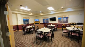 ๋งค์ผ ์ ๋ฝ์ ๋ฌด๋ฃ ์์นจ ์์ฌ ํฌํจ