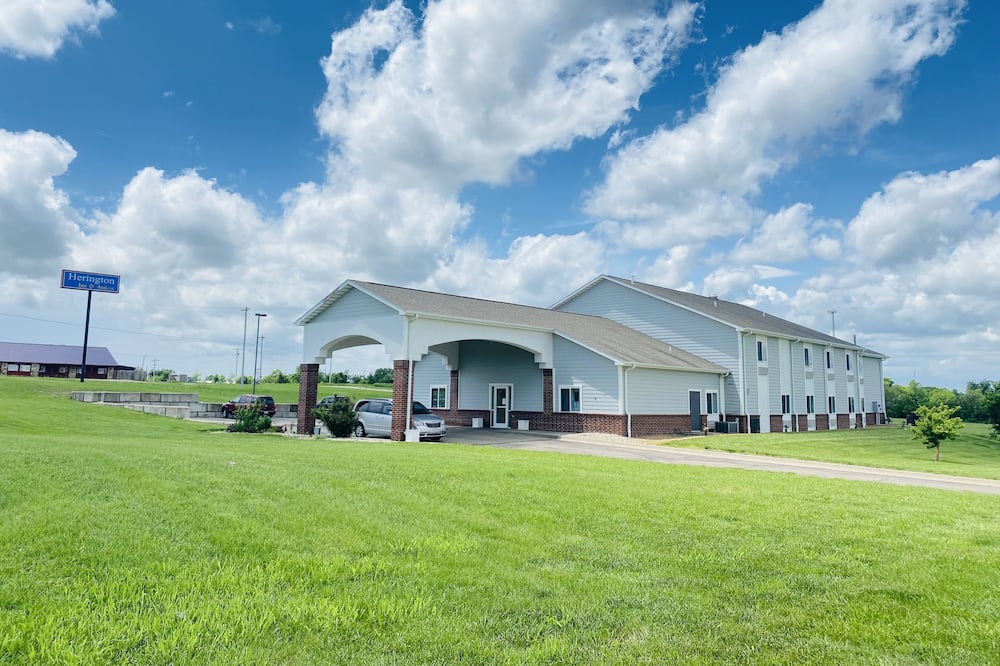 Herington Inn & Suites