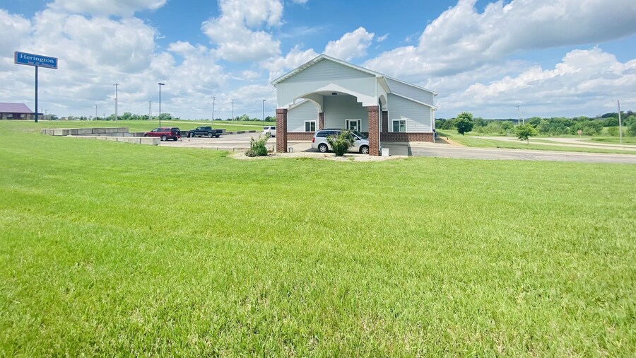 Herington Inn & Suites