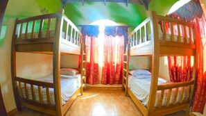 A room with bunk beds, wooden flooring, and red curtains. - Villa del Baiguate #3 (Jarabacoa)