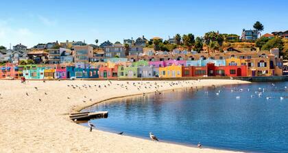 Rare 3 br in Capitola Village with 5pm checkout Jan-Apr+Parking!