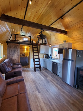 Interior. Big Lake Cabin 1 Hot Tub, Sauna & Watercraft Rentals
