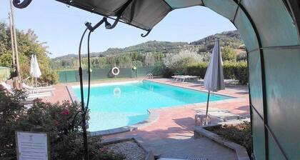 Casa delle Mammole A: A characteristic and welcoming two-story apartment that is part of an ancient country house surrounded by the greenery, with Free WI-FI.