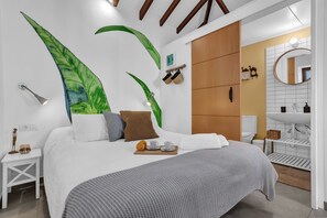 1 bedroom, iron/ironing board, free WiFi, bed sheets - Tiled House with Sea & Mountain Views, Wi-Fi, Terrace, Garden, Pet-Friendly (La Orotava)