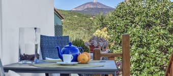 Holiday Home Casa de Teja with Sea View, Mountain View, Wi-Fi, Terrace & Garden; Pet-friendly