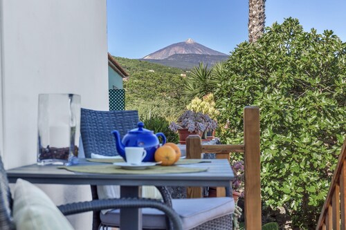 Tiled House with Sea & Mountain Views, Wi-Fi, Terrace, Garden, Pet-Friendly