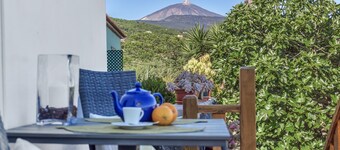 Tiled House with Sea & Mountain Views, Wi-Fi, Terrace, Garden, Pet-Friendly