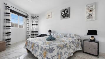 2 chambres, fer et planche Ă repasser, Wi-Fi gratuit, draps fournis