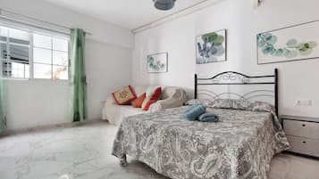 2 slaapkamers, een strijkplank/strijkijzer, gratis wifi, beddengoed