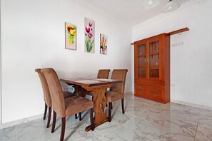 Dining - Holiday Home Casa Auxilia with Sea View, Fast Wi-Fi & A/C (Igueste de Candelaria)