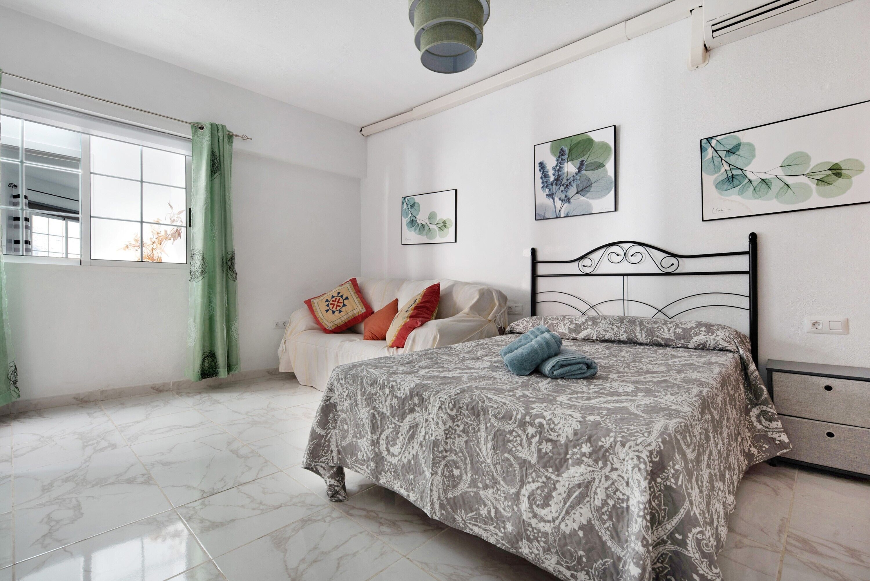 2 chambres, fer et planche à repasser, Wi-Fi gratuit, draps fournis