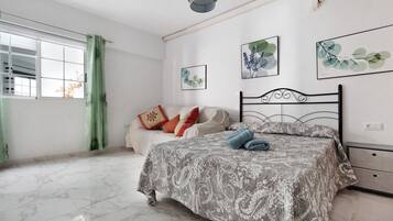 2 chambres, fer et planche à repasser, Wi-Fi gratuit, draps fournis