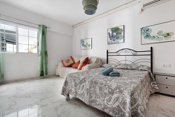 2 bedrooms, iron/ironing board, free WiFi, bed sheets