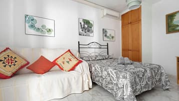 2 bedrooms, iron/ironing board, free WiFi, bed sheets