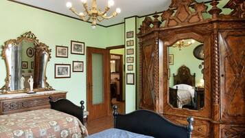 2 slaapkamers, een strijkplank/strijkijzer, gratis wifi, beddengoed