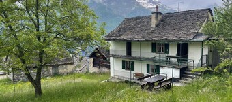 Appartamento "La Casa di Sissy". Vista giardino e montagne, Wi-Fi, giardino e terrazza; Pet Friendly