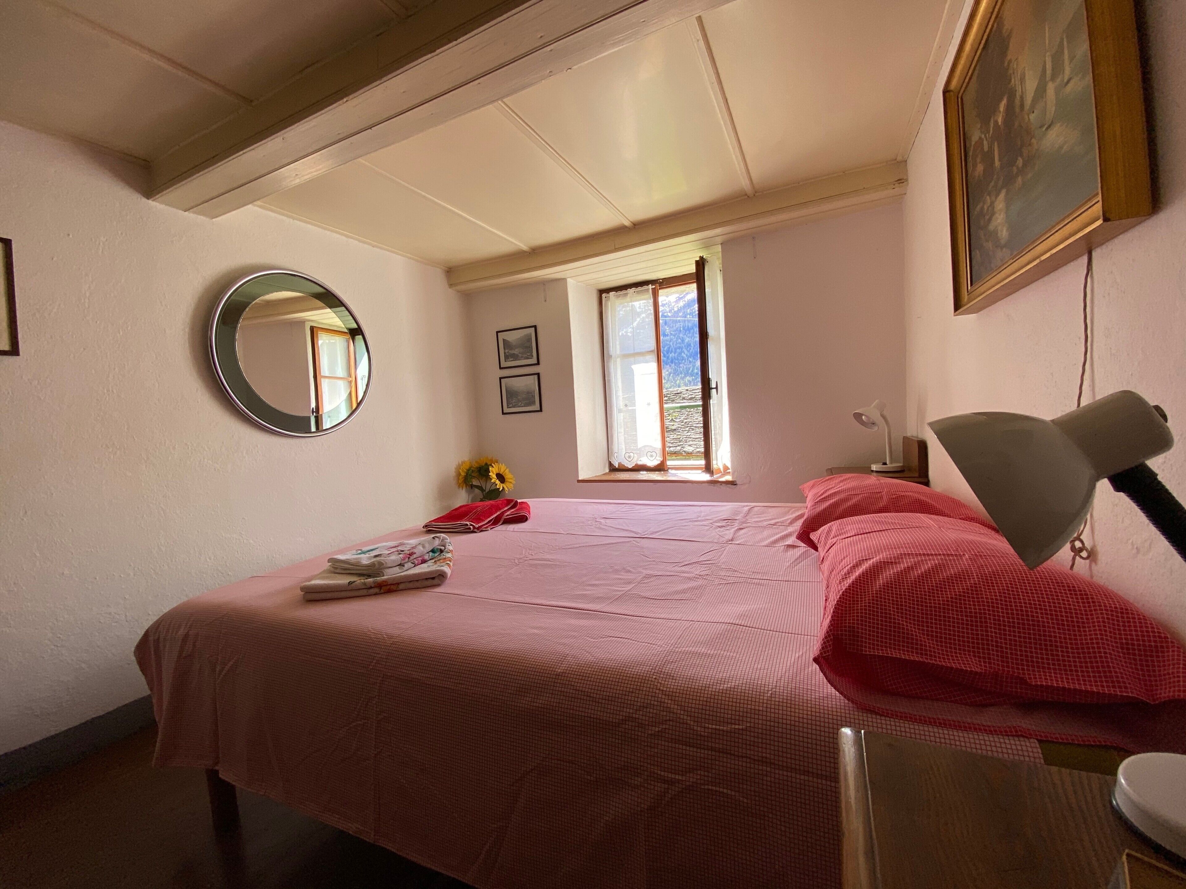 2 dormitorios, tabla de planchar con plancha, wifi gratis y ropa de cama