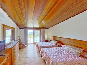 5 bedrooms, iron/ironing board, free WiFi, bed sheets - CAN Ferrer Premium Habitat (Arenys de Munt)