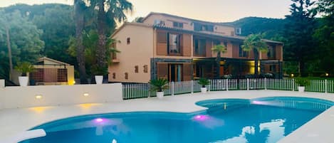 Piscina a l'aire lliure