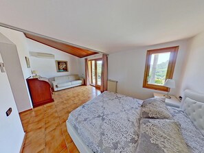 5 Schlafzimmer, Schreibtisch, Bügeleisen/Bügelbrett, kostenloses WLAN