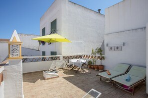 Outdoor dining - Holiday Home 'Milita' with Private Terrace, Balcony and Wi-Fi (Tavira)