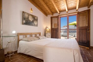 2 bedrooms, iron/ironing board, free WiFi, bed sheets - Holiday Home 'Milita' with Private Terrace, Balcony and Wi-Fi (Tavira)