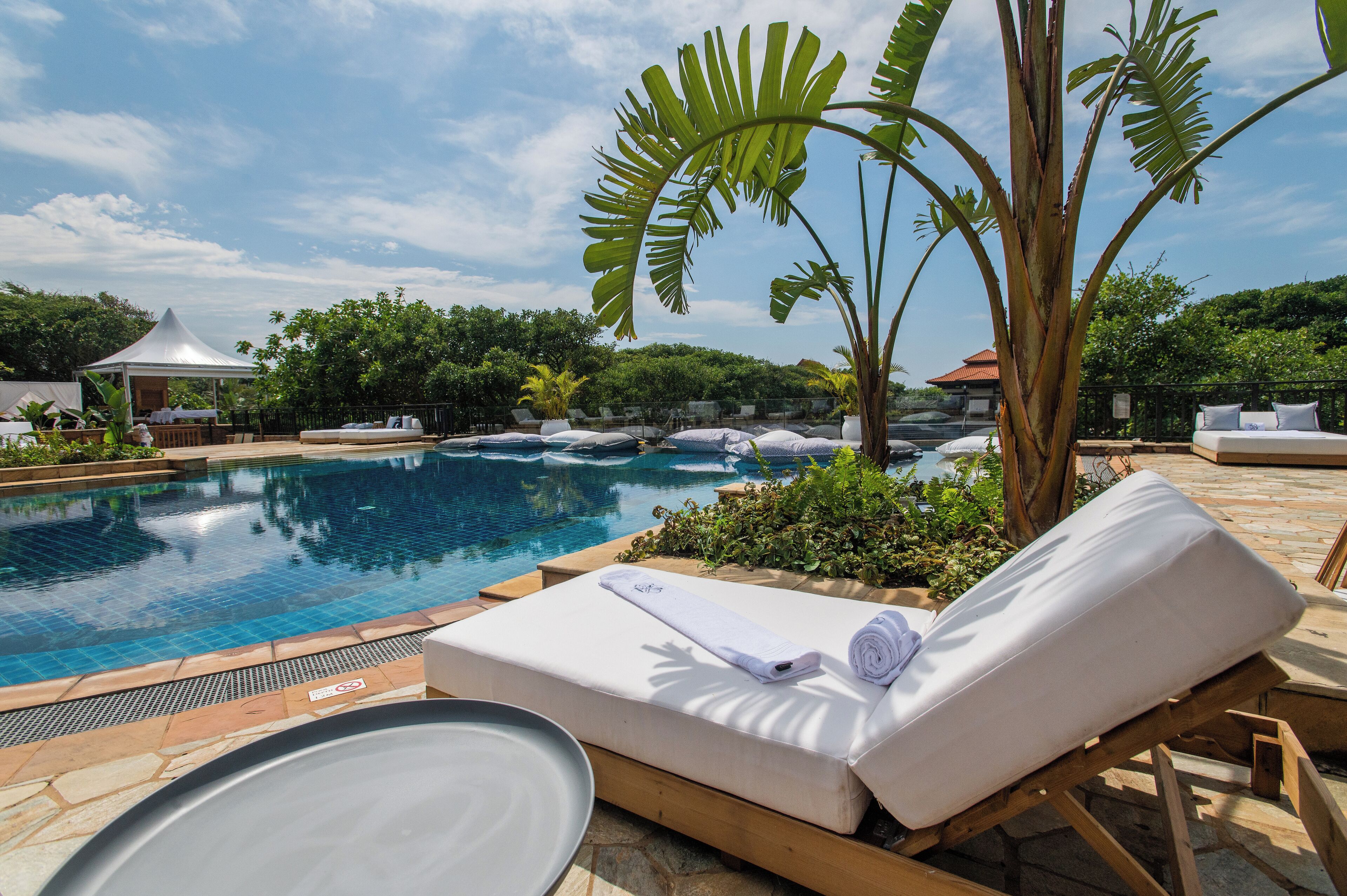 4 piscinas al aire libre, sillones reclinables de piscina