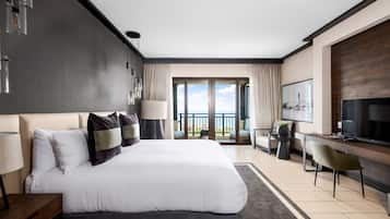 Minibar, caja de seguridad en la habitación y escritorio