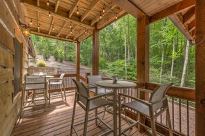 House, 3 Bedrooms | Balcony