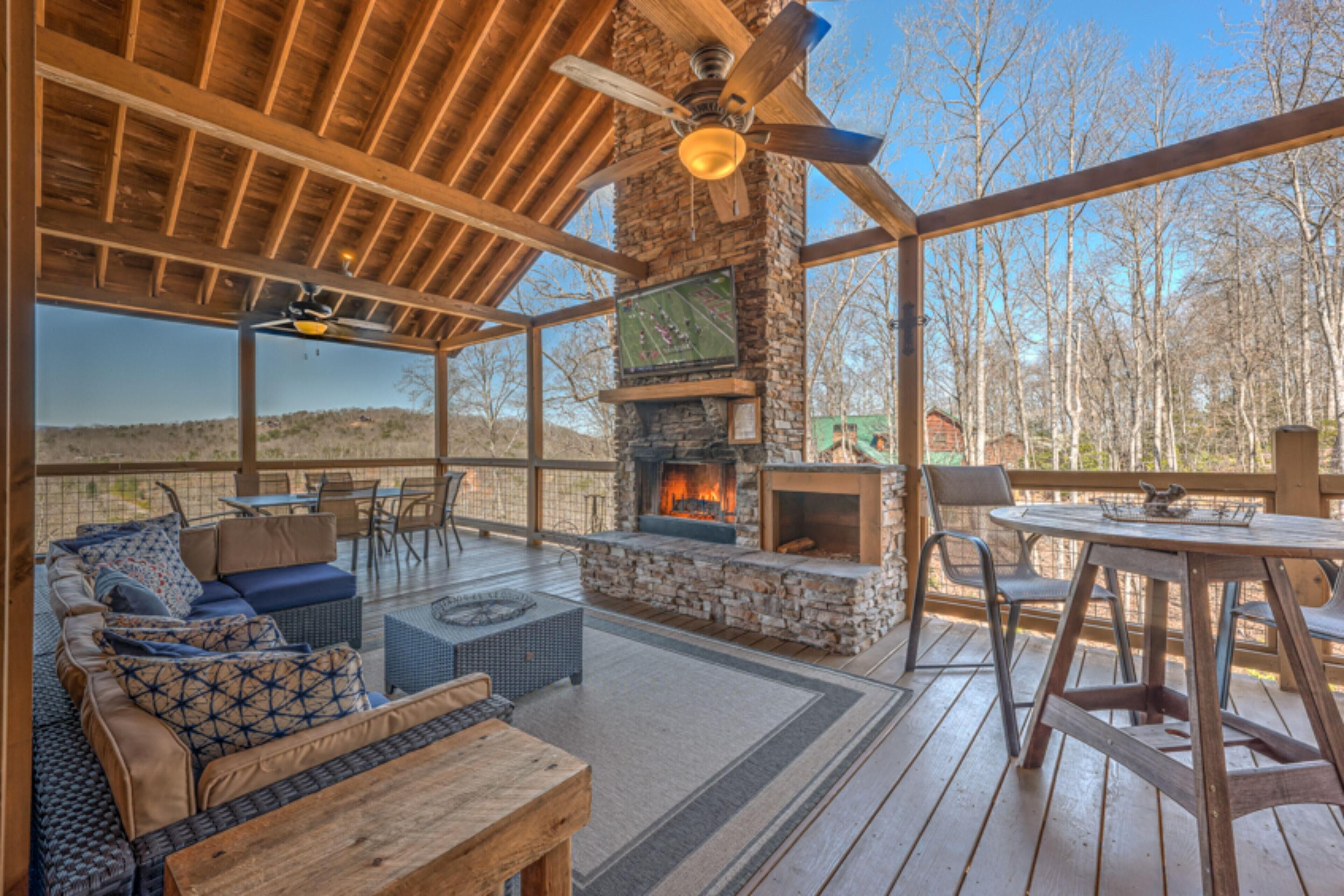 House, 4 Bedrooms | Balcony