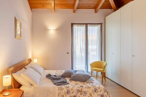 3 chambres, fer et planche à repasser, Wi-Fi, draps fournis