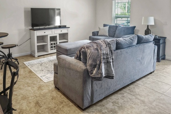 Cozy Living Area with Smart TV and basic cable channels too!
