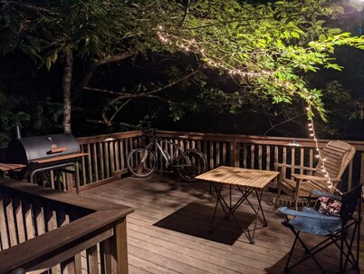 GAME DAY WEEKEND CONDO! WALK TO CAMPUS! PET FRIENDLY! WHIRLPOOL TRAILS!