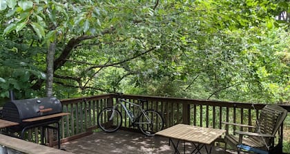 GAME DAY WEEKEND CONDO! WALK TO CAMPUS! PET FRIENDLY! WHIRLPOOL TRAILS!