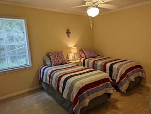 2 bedrooms, WiFi, bed sheets - GAME DAY WEEKEND CONDO! WALK TO CAMPUS! PET FRIENDLY! WHIRLPOOL TRAILS! (Oxford)