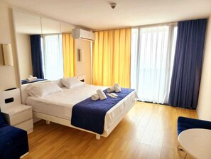 Comfort Triple Room, Sea View | Premium bedding, Tempur-Pedic beds, laptop workspace, soundproofing - Orbi City Apartment (Batumi)