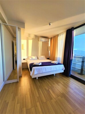 Basic-Vierbettzimmer, 2 Queen-Betten, Balkon, Meerblick | Hochwertige Bettwaren, Tempur-Pedic-Betten