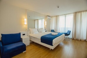Comfort Triple Room, Microwave, Sea View | Premium bedding, Tempur-Pedic beds, laptop workspace, soundproofing - Orbi City Apartment (Batumi)