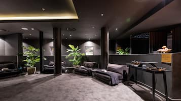 Couples treatment rooms, sauna, hot tub, steam room, body treatments