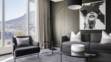 1 habitación, caja de seguridad en la habitación y escritorio