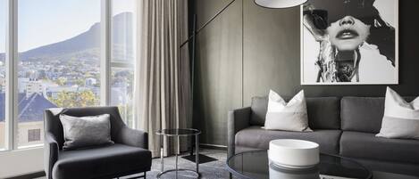 Tallelokero huoneessa, työpöytä