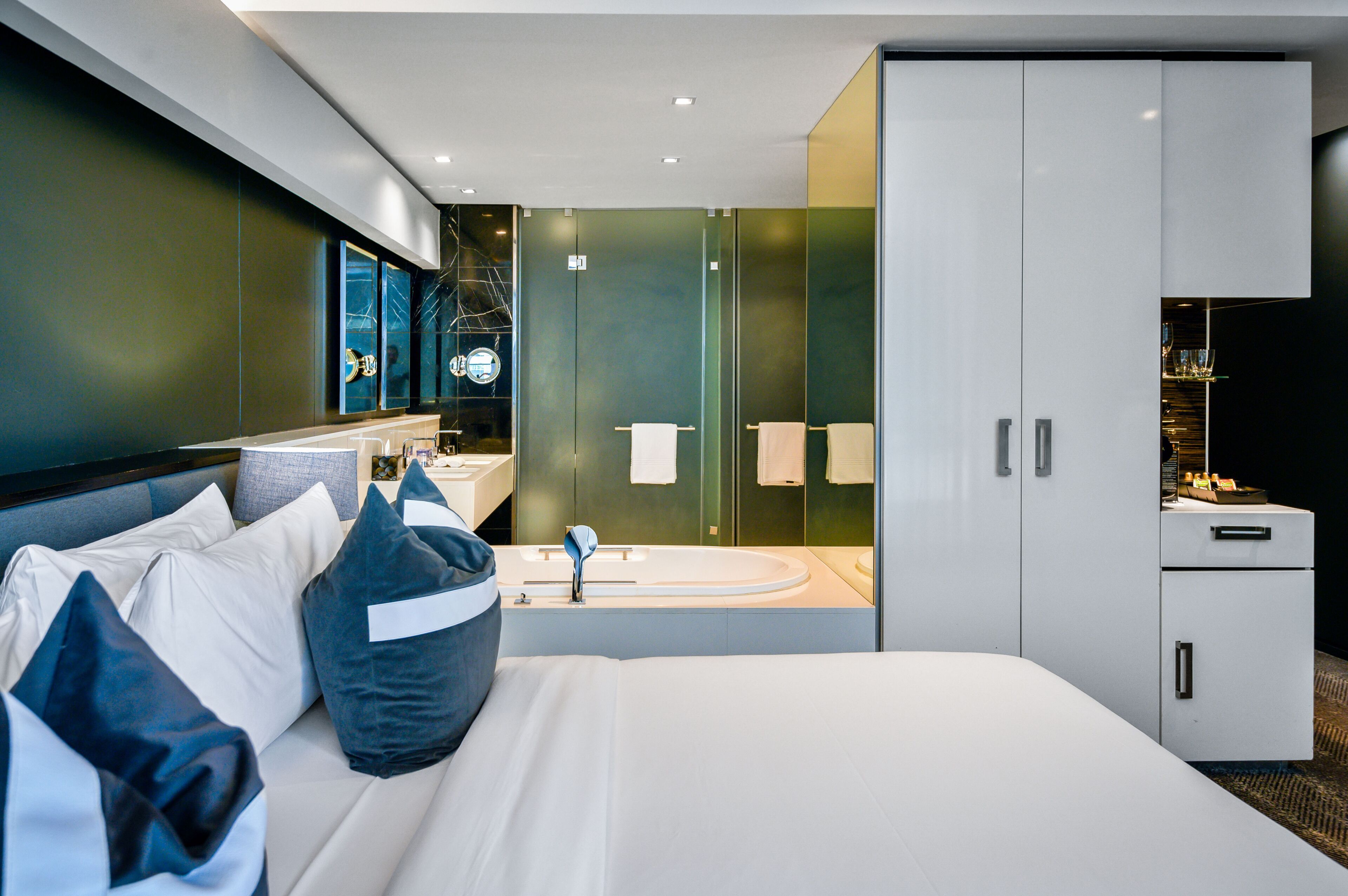 Standard Room | In-room safe, desk, laptop workspace, blackout drapes