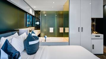 Standard Room | In-room safe, desk, laptop workspace, blackout curtains