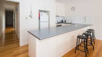 Microwave, dishwasher