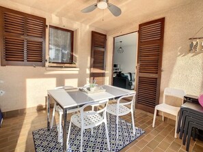 Outdoor dining - Santa Maria's happiness (Saint-Florent)